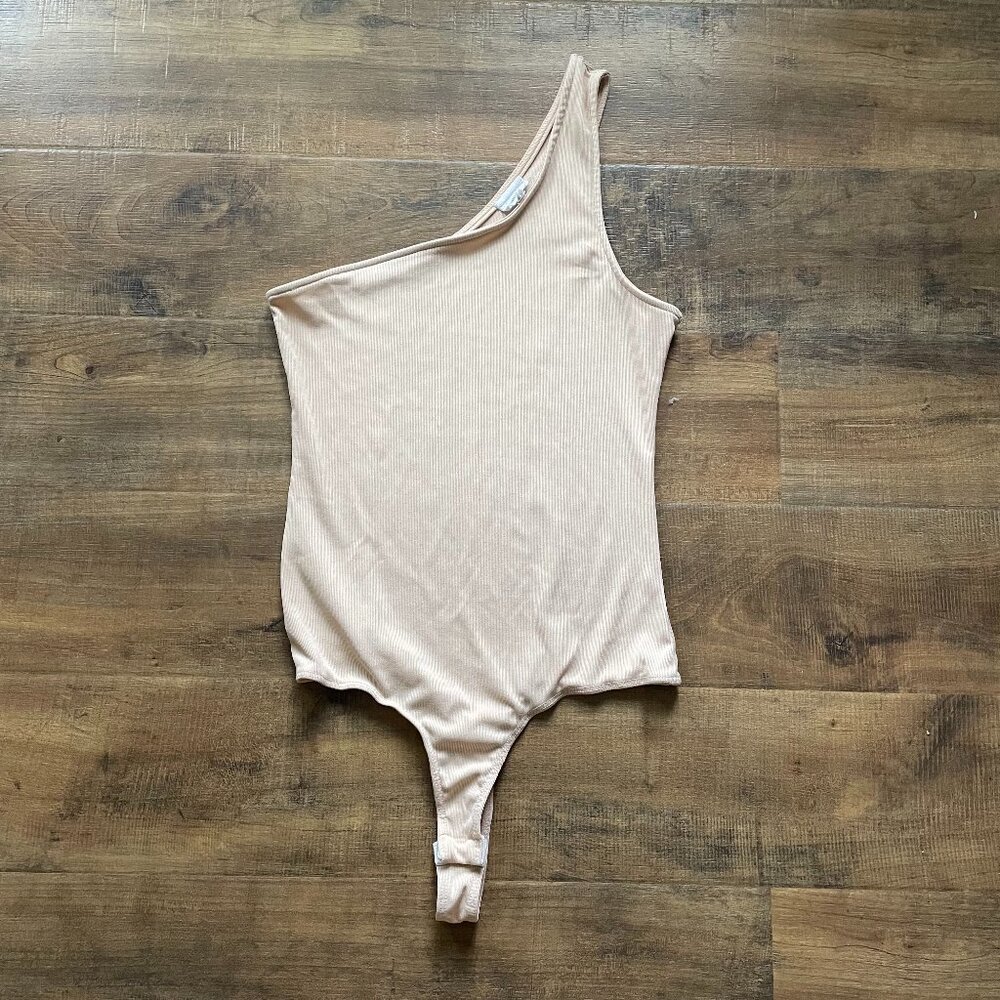 Le Lis Nude Ribbed One-Shoulder Bodysuit Size M | Minimalist Stretchy Fit